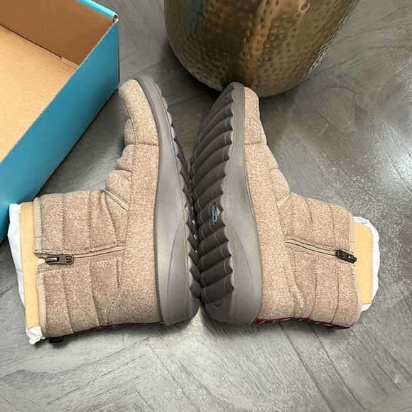 BZees Glacier Bootie (Wide) - Picture 6 of 14